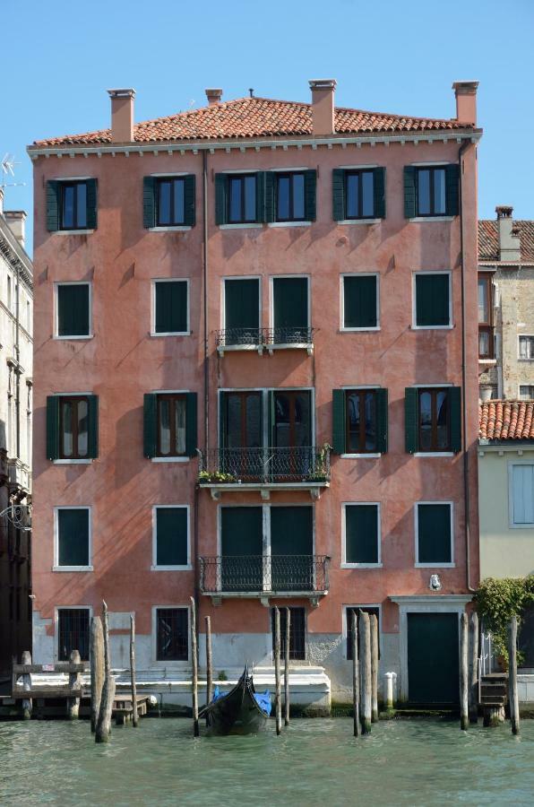 Charming On Grand Canal Venedig
